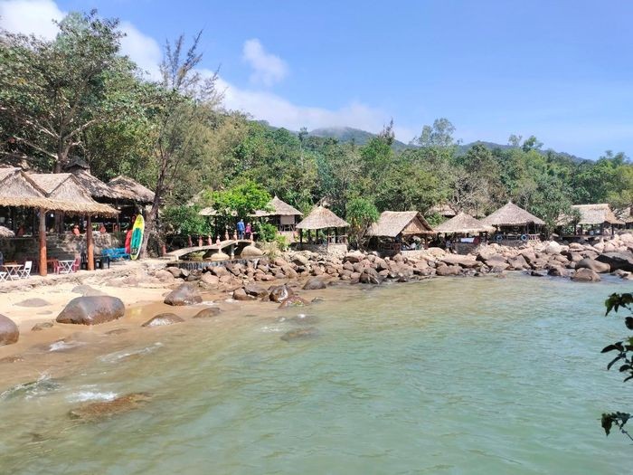 Hàng loạt công trình trái phép ở bán đảo Sơn Trà chưa được xử lý. Ảnh: Tiền Phong
