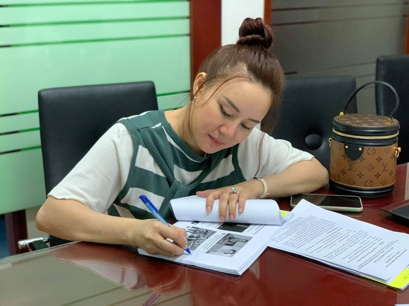 Ca sĩ Vy Oanh làm đơn tố cáo bà Nguyễn Phương Hằng.