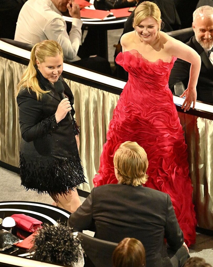 Kirsten Dunst bị MC Oscar cư xử kém duyên, thiếu lịch sự