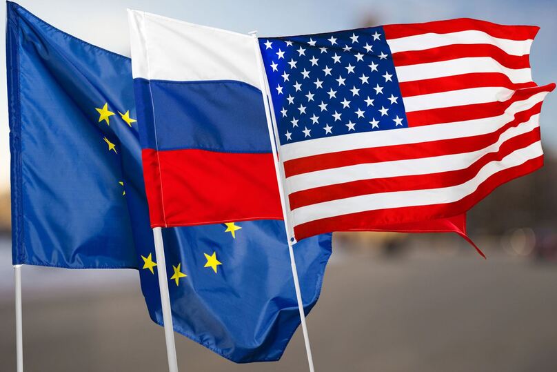 Nhiều cuộc thăm dò cho thấy 67% người Mỹ và 80% công dân EU ủng hộ các hình phạt kinh tế đối với Moscow. (Nguồn: RT)