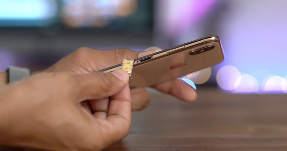 iPhone có thể loại bỏ khe cắm SIM vật lý trong thời gian tới