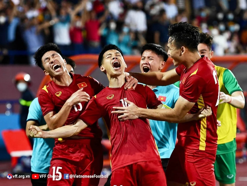 Niềm vui của các cầu thủ khi có bàn thắng vào lưới Myanmar.