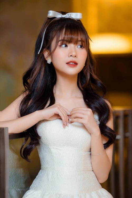 Sở hữu ngoại hình trong trẻo nên Quỳnh Trang được gọi là 'hot girl mùa thi'.