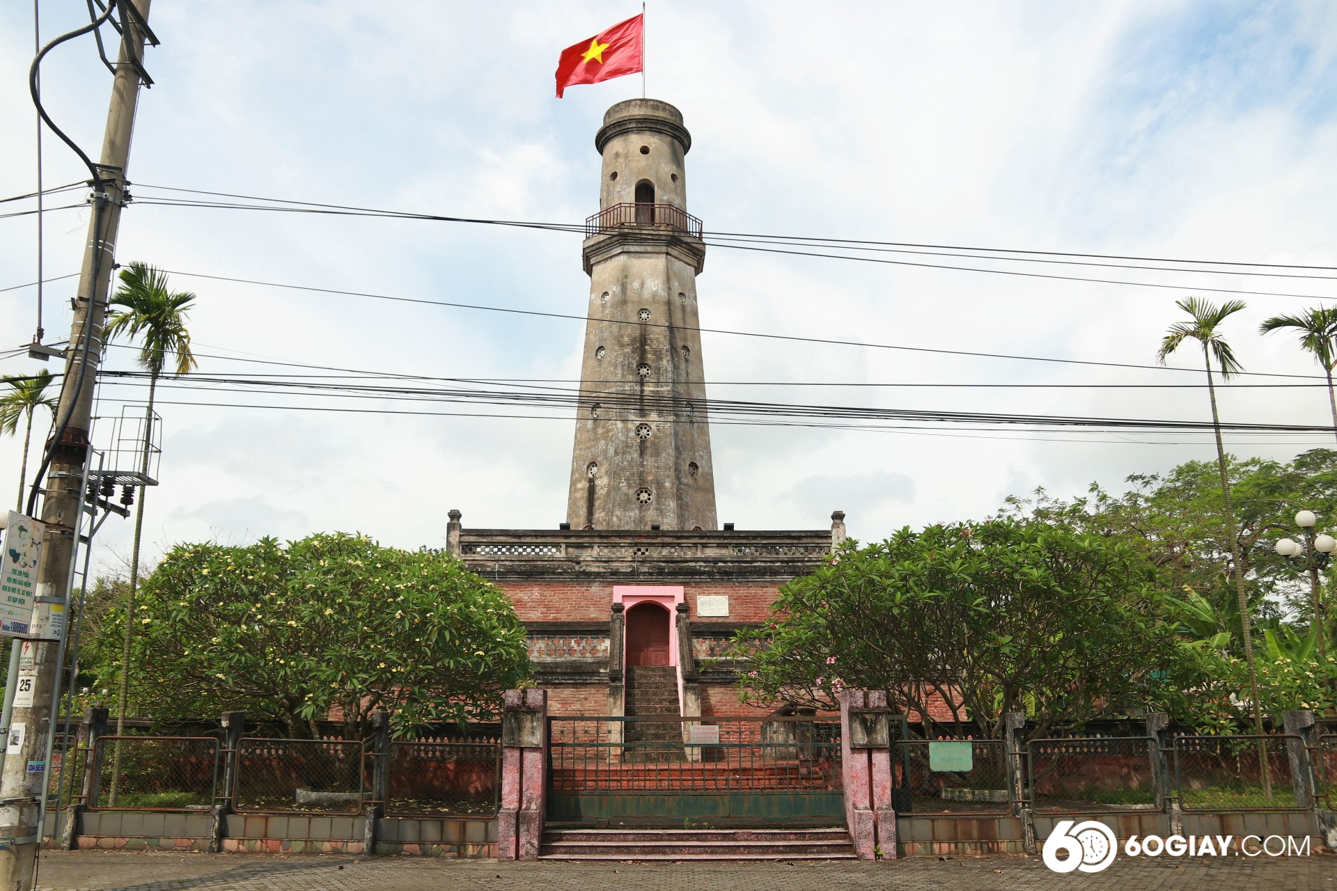 Khi đến thăm quan Cột cờ, người dân Nam Định và du khách có thể nhìn lại lịch sử, nhìn lại những mốc son tự hào trong các giai đoạn đấu tranh giành độc lập dân tộc.
