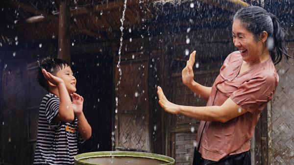 Cảnh trong phim 'Khúc mưa'.