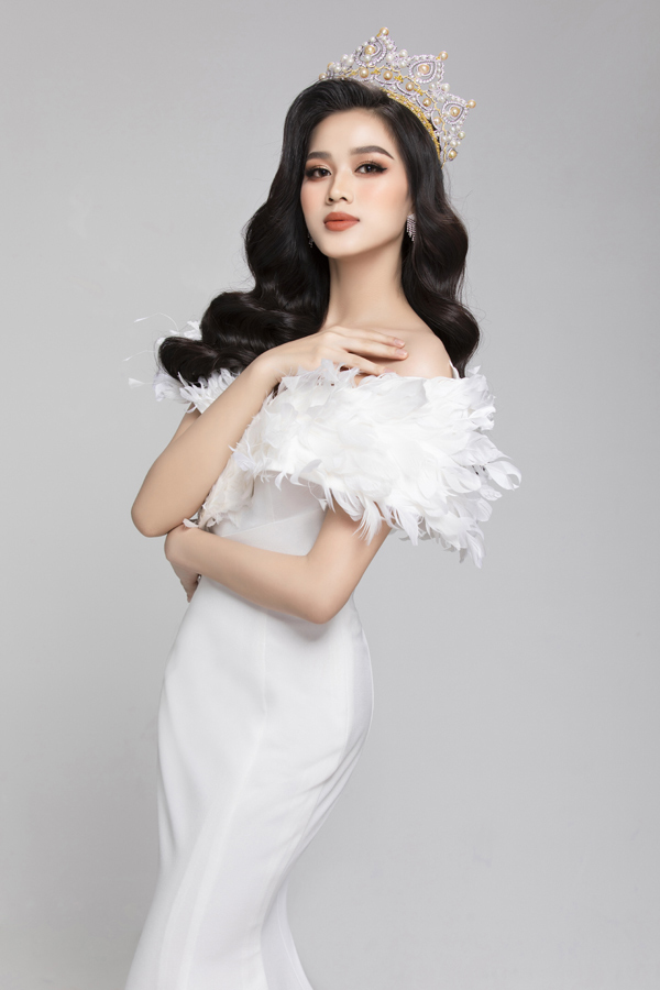 Đỗ Thị Hà là người đẹp đăng quang Hoa hậu Việt Nam 2020, sau đó cô trở thành đại diện Việt Nam tham dự đấu trường nhan sắc Miss Word 2021.