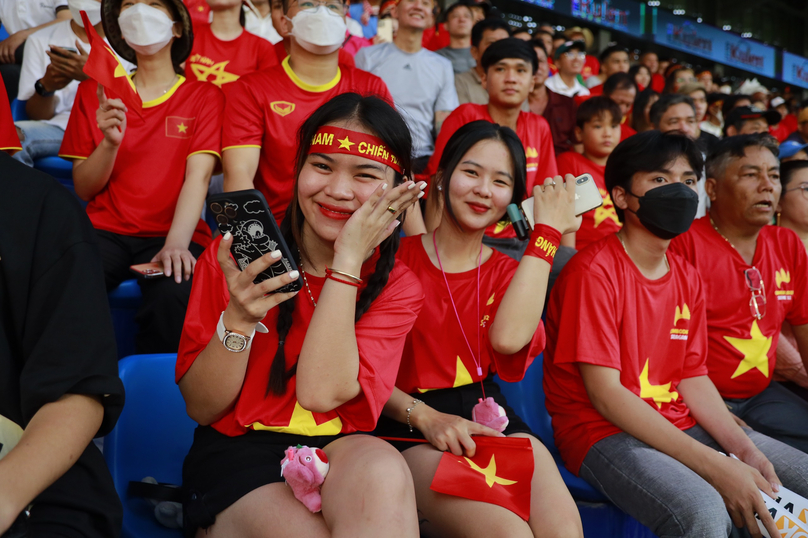Hình ảnh đẹp của CĐV Việt Nam được lan toả đến bạn bè quốc tế.