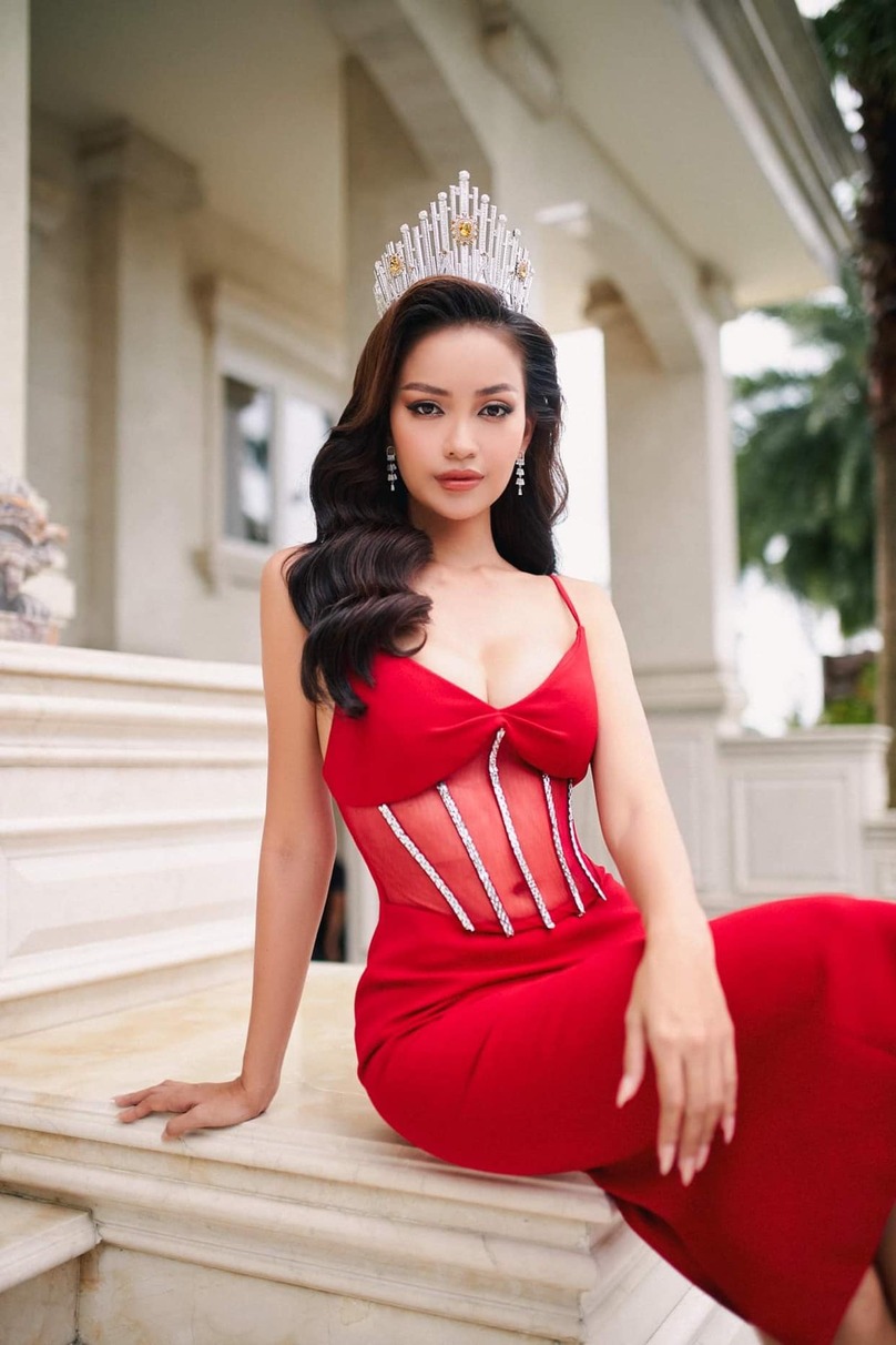 Hoa hậu Ngọc Châu (SN 1993) đạt danh hiệu Hoa hậu Hoàn vũ Việt Nam 2022.