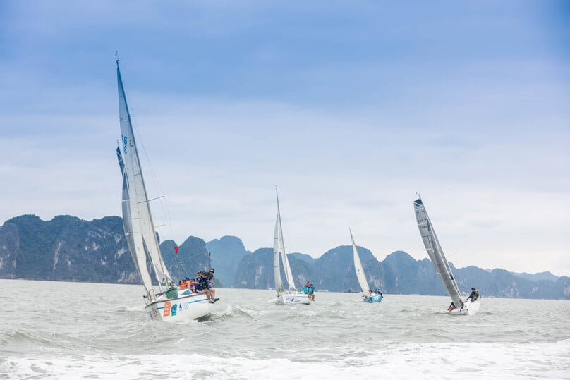 Chiều ngày 13/5, tại vịnh Hạ Long đã diễn ra lễ diệu hành thuyền buồm mang tên Ha Long Annual Regatta May 2023, sự kiện nhằm góp phần quảng bá du lịch biển Quảng Ninh năm 2023.