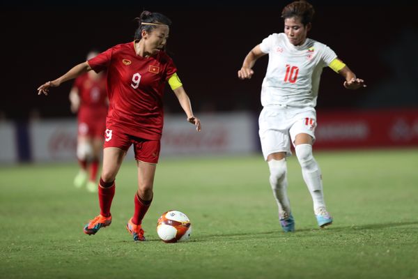 Myanmar tạo ra bất ngờ lớn ở giải năm nay khi liên tục hạ cả Philippines lẫn Thái Lan, nhưng họ không thể hiện được điều gì trước tuyển nữ Việt Nam. Ở trận chung kết bóng đá nữ SEA Games 32 trên sân Olympic, đoàn quân HLV Mai Đức Chung chơi bình tĩnh và đầy sáng tạo.