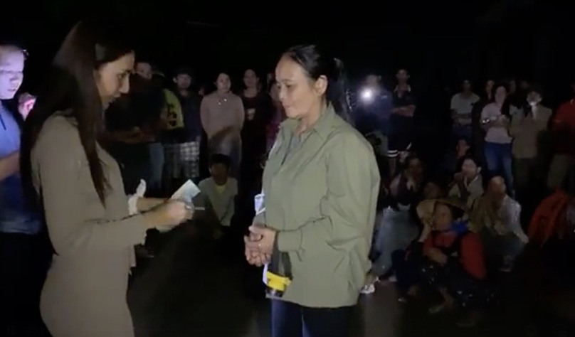 Thuỷ Tiên chia sẻ lại livestream cô trực tiếp phát tiền thiện nguyện cho người dân. Ảnh: Chụp màn hình.