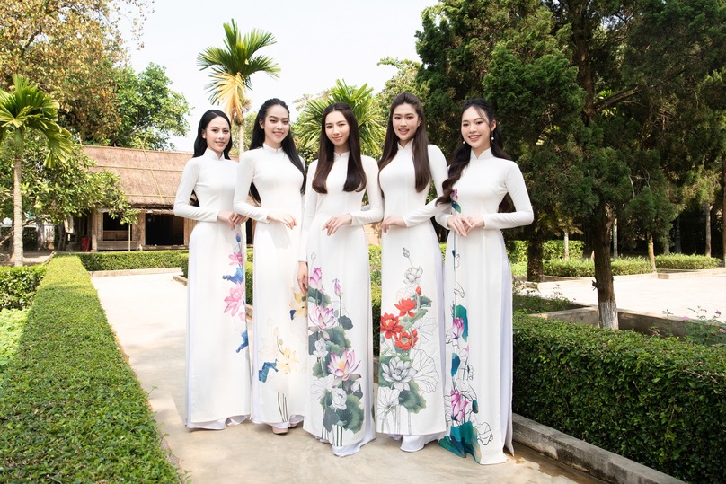 Hoa hậu Thiên Ân cùng nhiều người đẹp có chuyến công tác tại Nghệ An. Ảnh: FBNV.