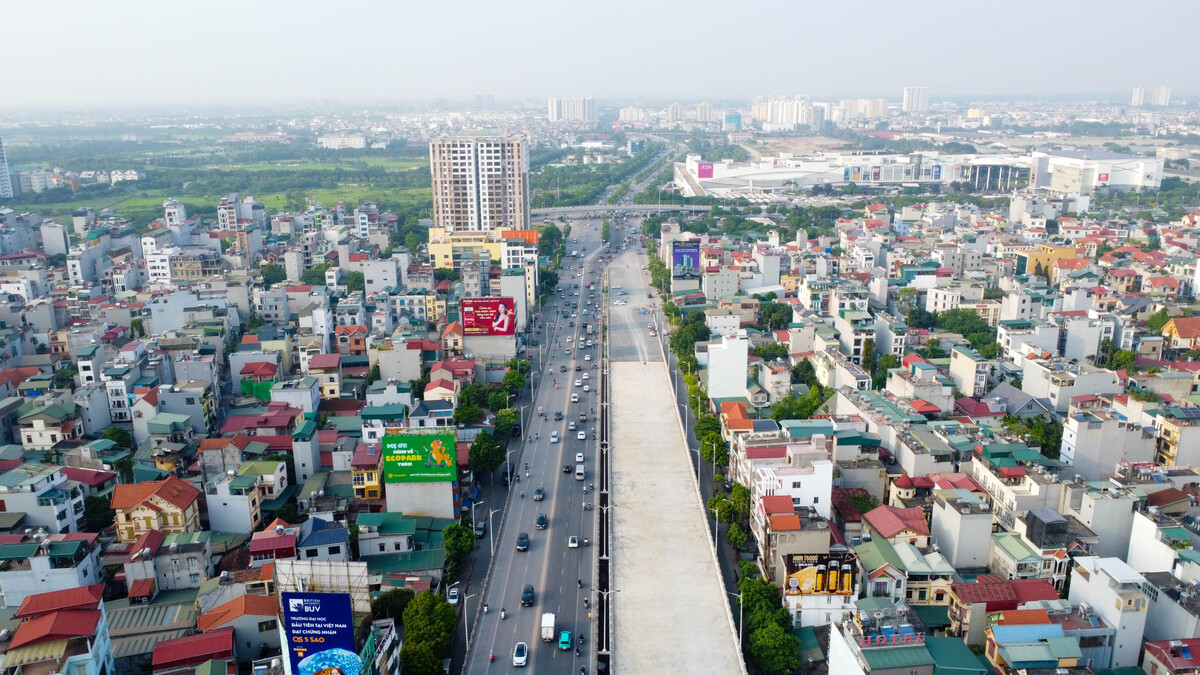 Chia sẻ với báo chí ông Nguyễn Chí Cường (Giám đốc Ban Quản lý dự án đầu tư xây dựng công trình giao thông thành phố Hà Nội) cho biết: 'Sau khi thông xe, cầu sẽ tổ chức giao thông một chiều theo hướng nội thành ra ngoại thành, trong khi cầu Vĩnh Tuy 1 theo hướng ngược lại'.