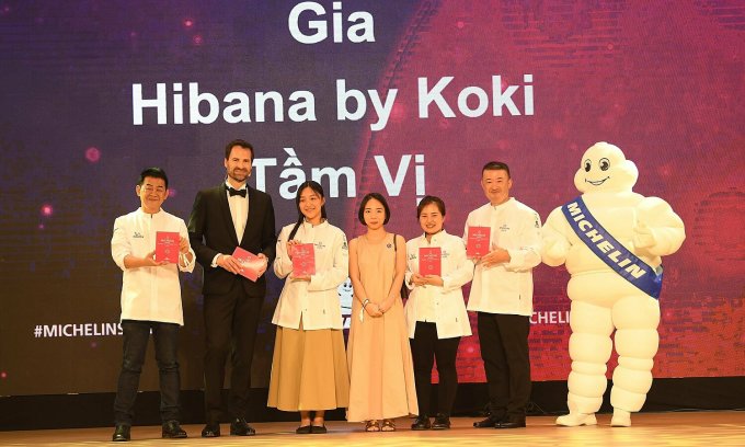 Đại diện các nhà hàng đầu tiên tại Việt Nam nhận một sao Michelin tại Hà Nội tối 6/6. (Ảnh: Michelin Guide)