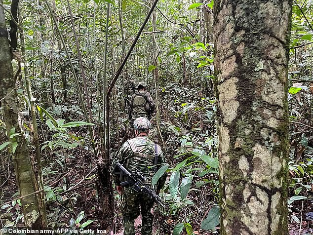 Quân đội Colombia trong quá trình tìm kiếm. (Ảnh: dailymail.co.uk)