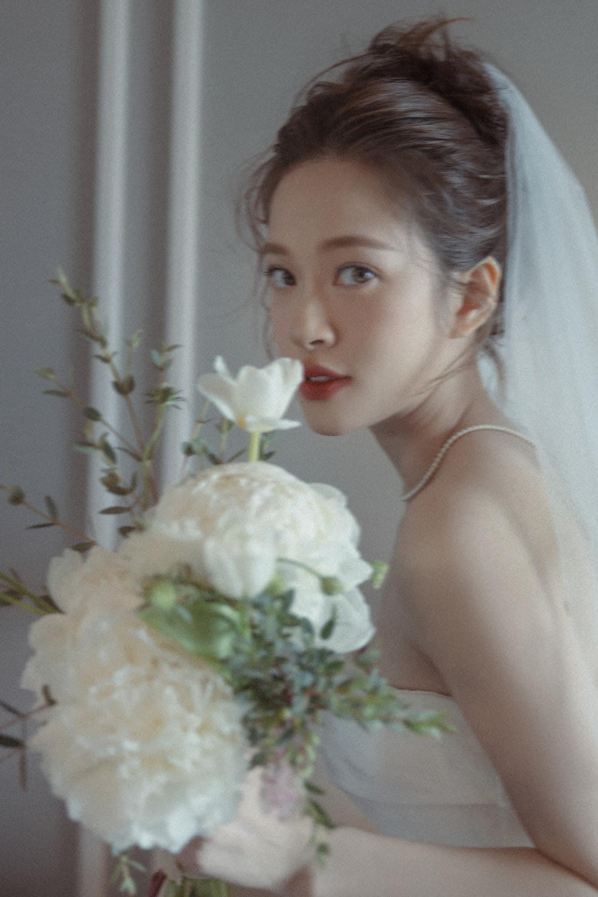 Cô dâu Mai Anh khoe nhan sắc không tì vết trước giờ G khiến netizen xuýt xoa khen ngợi.