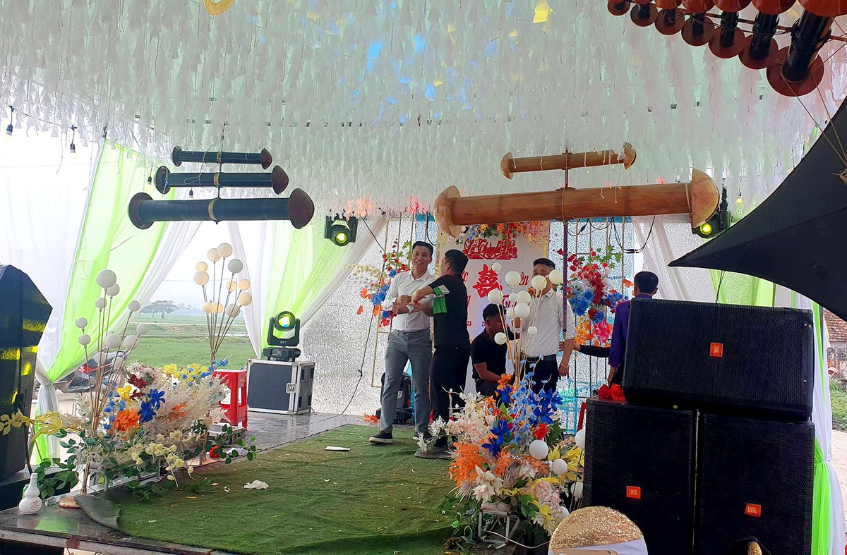 Một đám cưới độc lạ ở Nghệ An trang trí sáo và hơn 50 cánh diều
