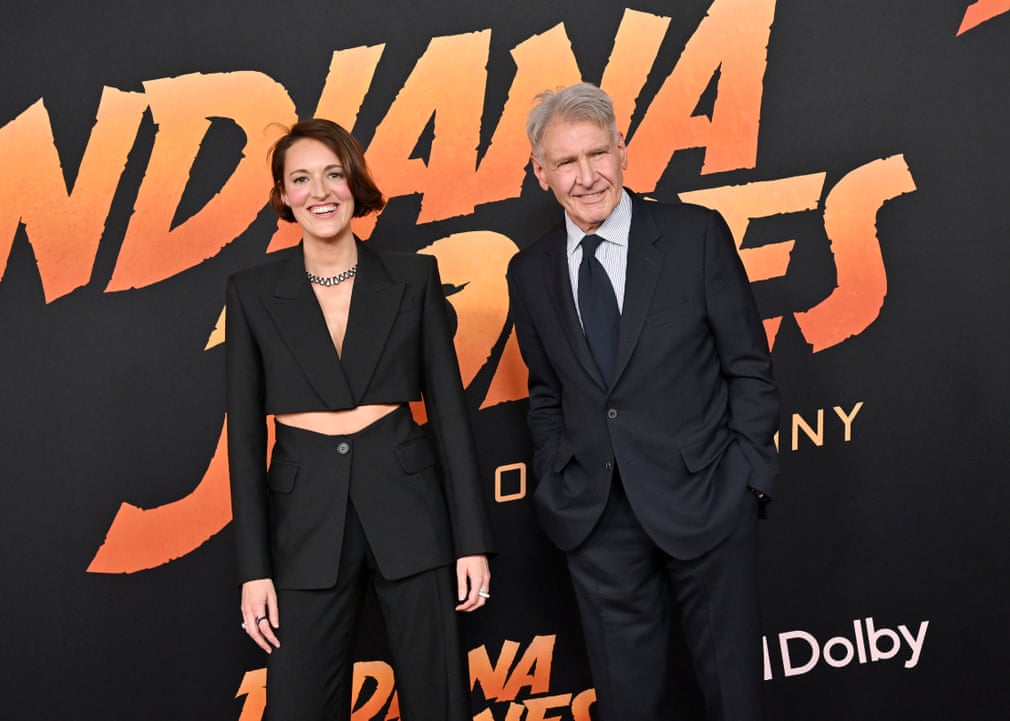 Phoebe Waller - Bridge và Harrison Ford tại buổi ra mắt phim Indiana Jones and the Dial of Destiny tại nhà hát Dolby (Mỹ). (Ảnh: Axelle/Bauer - Griffin/FilmMagic)