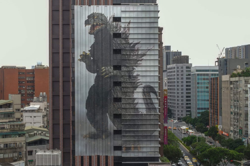 Bức tranh tường Godzilla cao gần 50m tô điểm cho một khách sạn tại Đài Bắc, Đài Loan. (Ảnh: Sam Yeh/AFP/Getty Images)