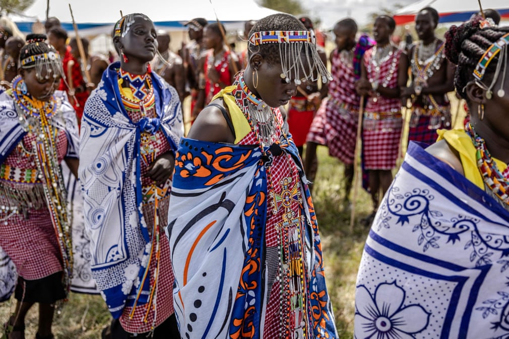 Một nhóm phụ nữ Maasai nhảy theo những bài hát truyền thống trong lễ hội văn hóa Maasai ở Sekenani. (Ảnh: Luis Tato/AFP/Getty Images)