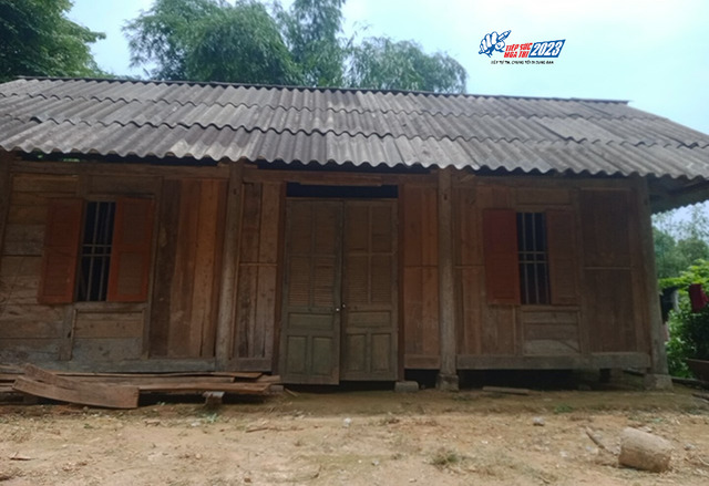 Căn nhà cũ của gia đình Sơn ở quê.
