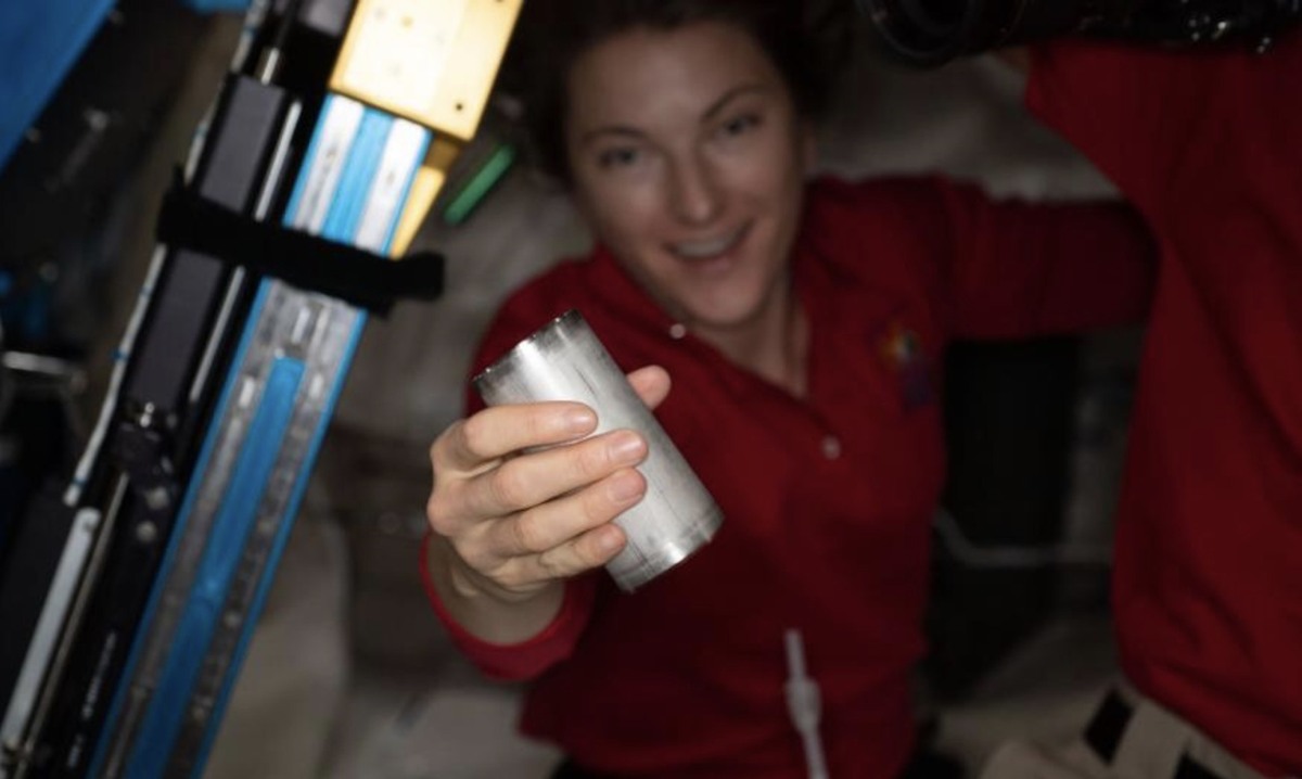 Các hệ thống tái chế nước giúp phi hành gia không còn phải lo lắng về nước uống trong vũ trụ và chuyên tâm vào sứ mệnh. (Ảnh: NASA)