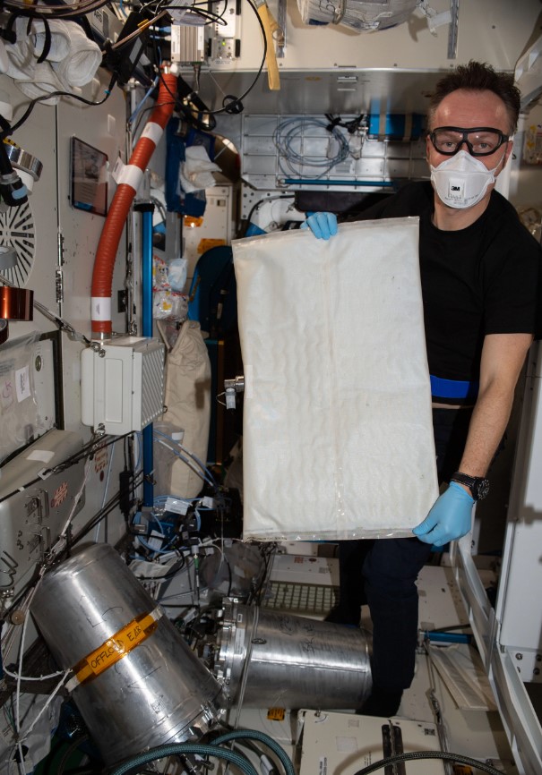 Hệ thống lọc có thể tiết kiệm một lượng lớn nước có thể tái sử dụng trên ISS. Ảnh NASA