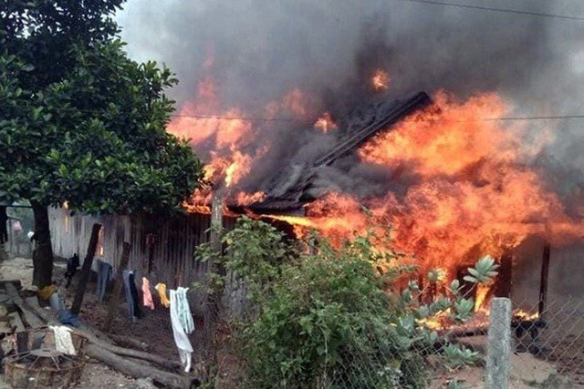 Hiện trường vụ cháy tại Lạc Sơn khiến 4 người thương vong. (Ảnh Sức khỏe và Đời sống)