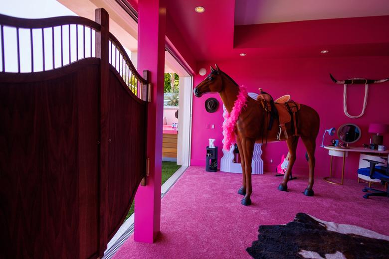 Một góc trong ngôi nhà Barbie nằm bên bờ biển ở Malibu (bang California, Mỹ), sẽ mở cửa miễn phí cho khách đến lưu trú vào hai ngày 21-22/7. (Ảnh: Reuters)