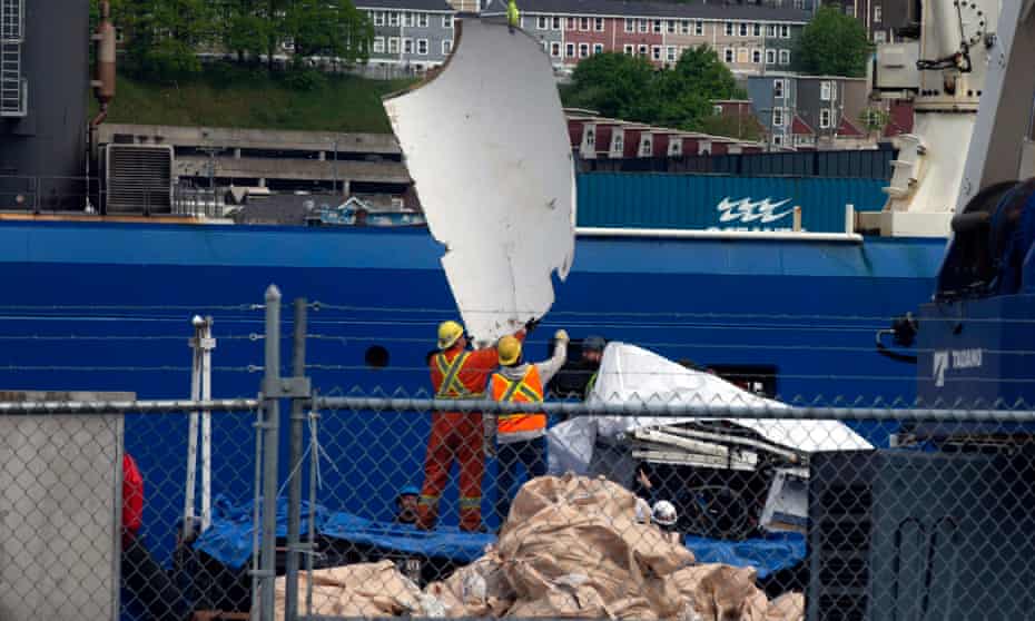 Các mảnh vỡ của con tàu đã được đưa lên bờ ở Newfoundland (Canada). (Ảnh A.P)
