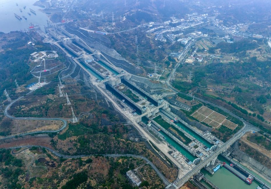 Việc xây dựng nhà máy thủy điện Tam Hiệp bắt đầu vào năm 1994, chính thức được công nhận là đã hoàn thành và bắt đầu đi vào hoạt động năm 2020.