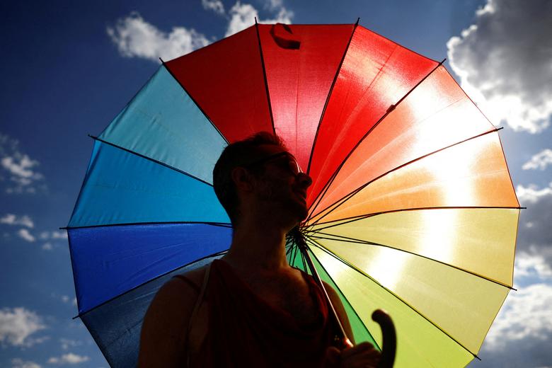 Một người tôn vinh quyền của LGBTQ+ trong cuộc diễu hành Pride hàng năm ở Brasilia (Brazil). (Ảnh: REUTERS/Adriano Machado)