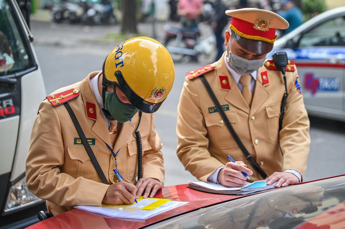 Lực lượng chức năng Hà Nội đã xử lý hơn 160.000 trường hợp vi phạm trật tự, an toàn giao thông trong 6 tháng đầu năm.