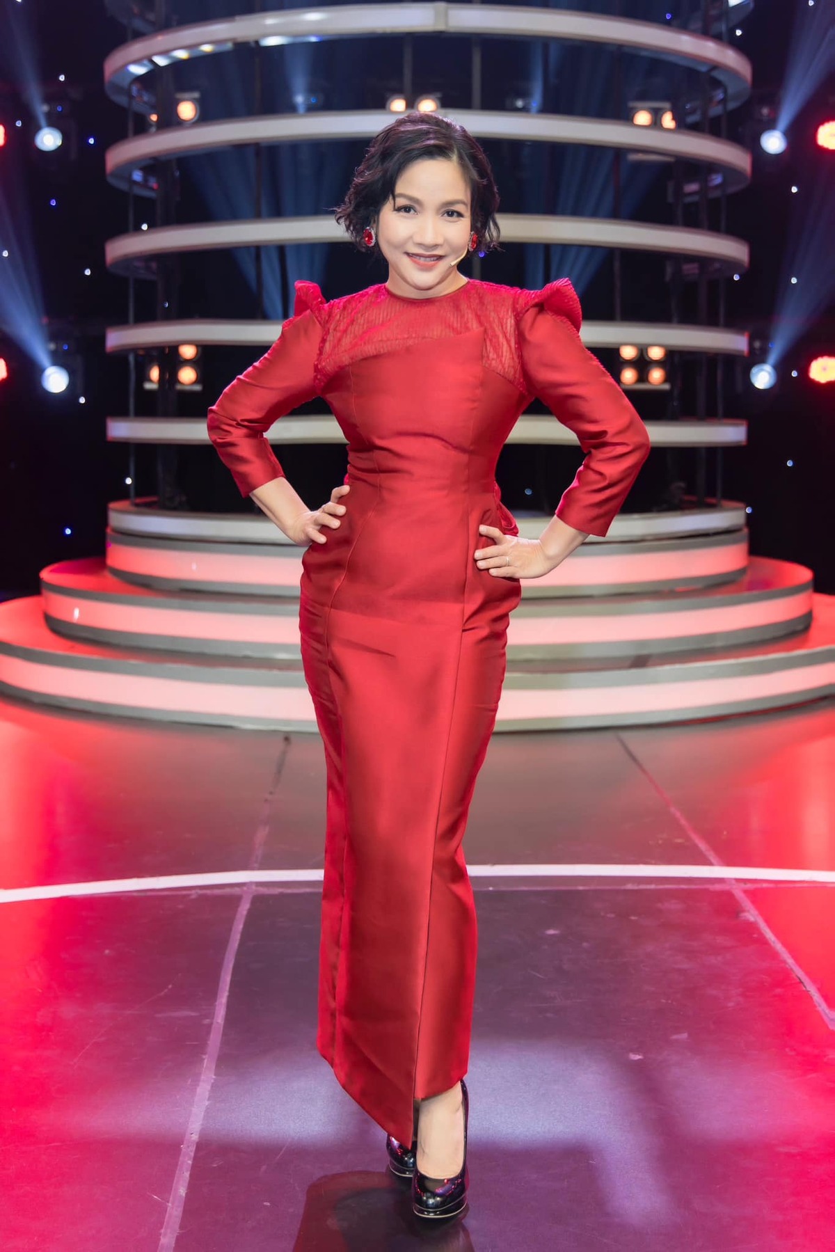 Diva Mỹ Linh vẫn giữ vững phong độ trong lòng khán giả sau hàng chục năm ca hát.