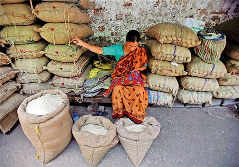 Giá gạo ở trong nước Ấn Độ đang tăng mạnh khiến Chính phủ phải hạn chế xuất khẩu. (Ảnh: Dakungpao)