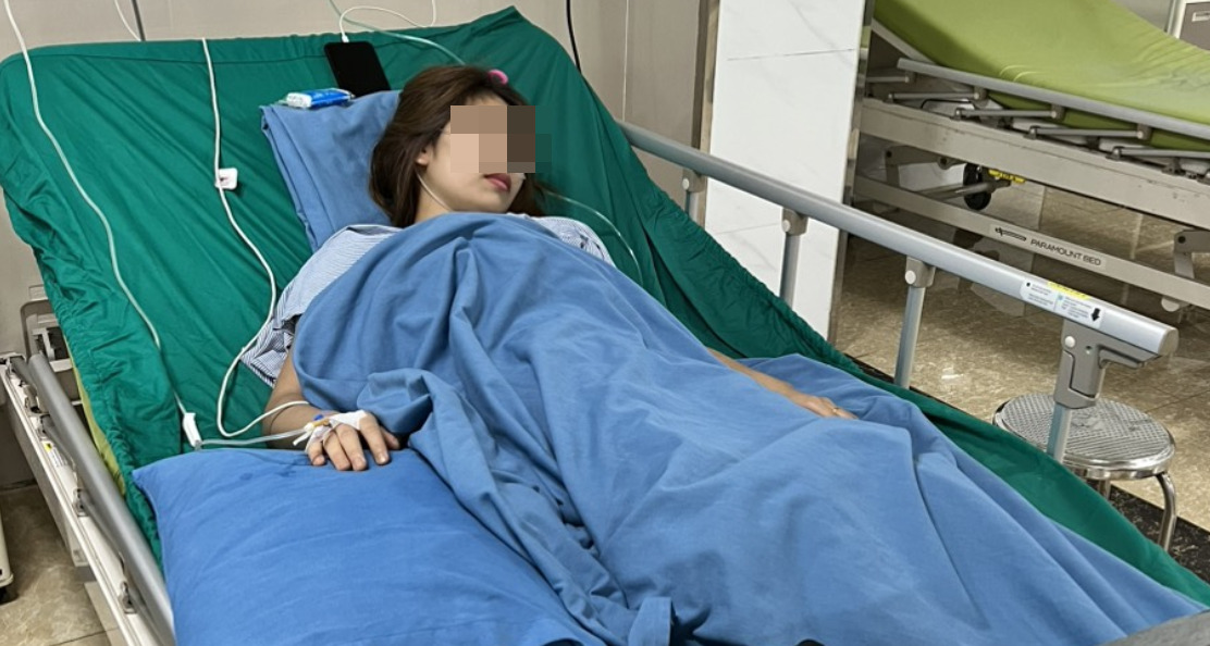 Nữ điều dưỡng tình trạng ổn định, được tiếp tục theo dõi tại Bệnh viện Đa khoa Hùng Vương. (Ảnh: Bệnh viện Đa khoa Hùng Vương)