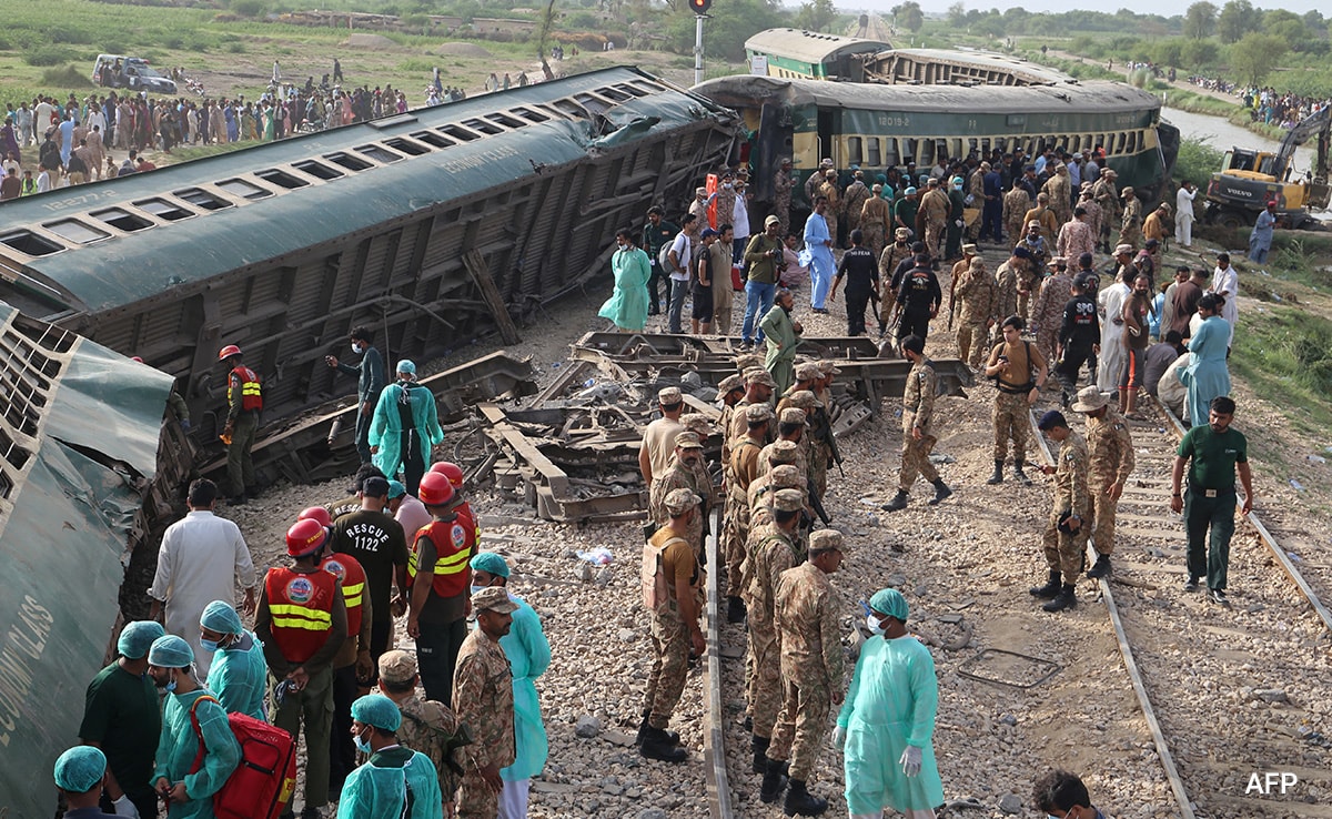 Ít nhất 33 người thiệt mạng và 80 người khác bị thương trong vụ tai nạn. (Ảnh: AFP)
