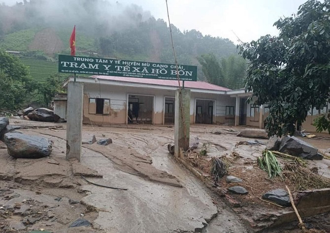 Trạm Y tế xã Hồ Bốn, huyện Mù Cang Chải tan hoang sau mưa, lũ. (Ảnh: Báo Yên Bái)