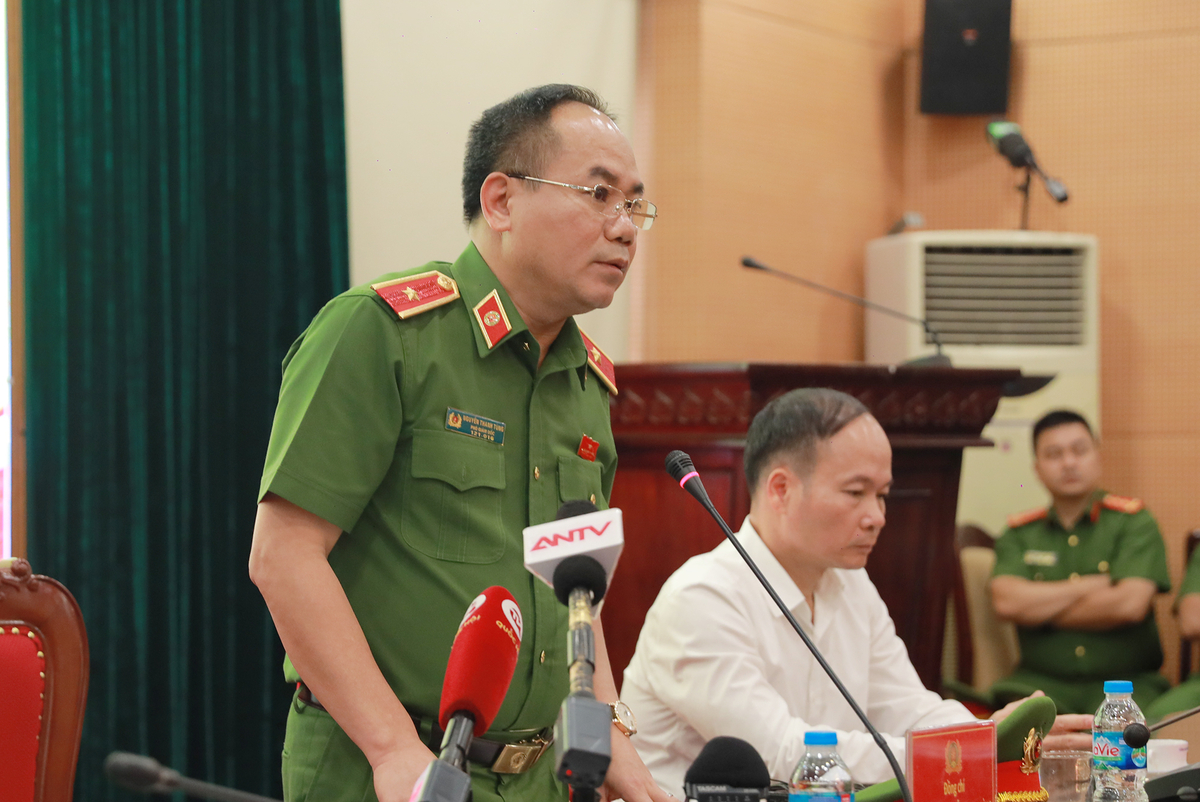 Thiếu tướng Nguyễn Thanh Tùng (PGĐ Công an TP Hà Nội) cung cấp thông tin về vụ án. (Ảnh: Chí Hiếu)