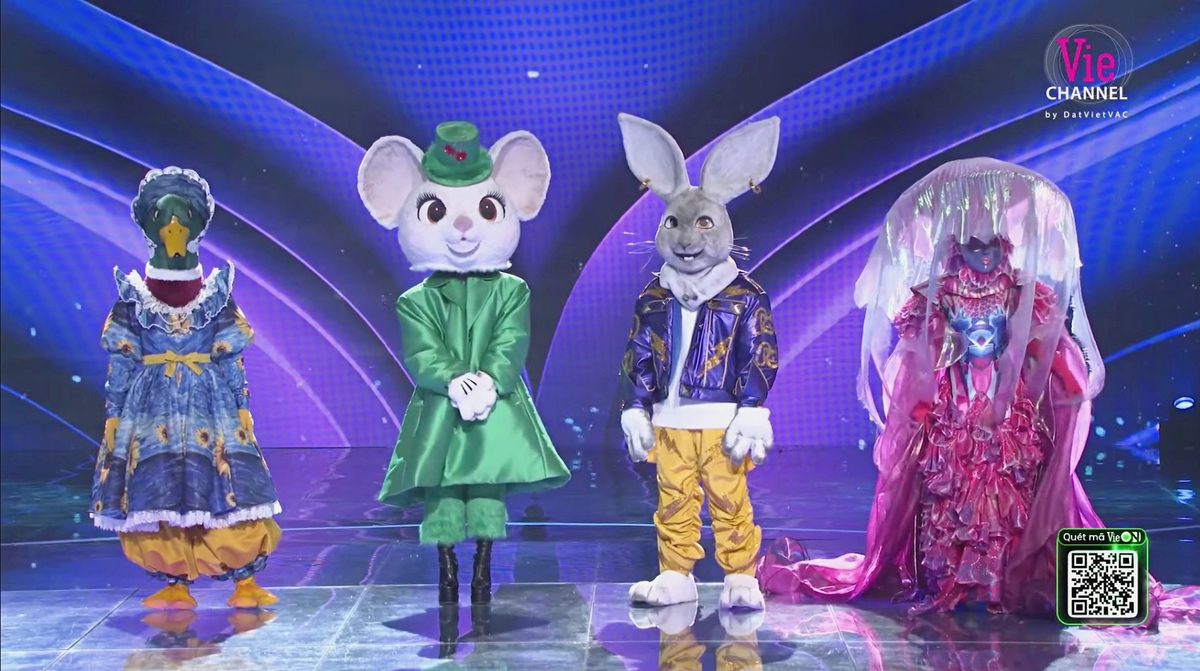 4 mascot trong tập 3 từ trái qua lần lượt là Madame Vịt, Chuột Cherry, Thỏ xỏ khuyên, Sứa thuỷ tinh.