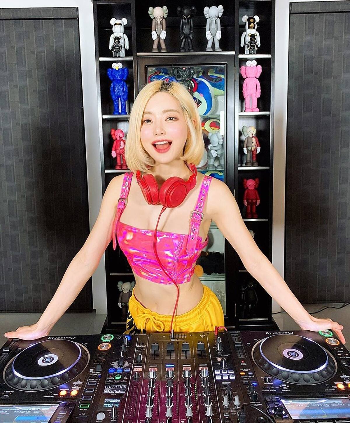 Nữ DJ nổi tiếng với phong cách nóng bỏng bậc nhất giới DJ.