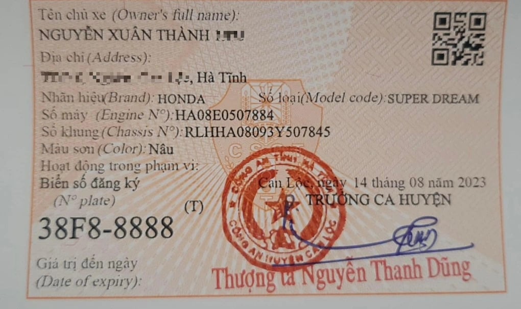 Anh Nguyễn Xuân Thành được xác nhận là chủ mới của xe máy Honda Super Dream biển số 38F8-8888. (Ảnh: XT).