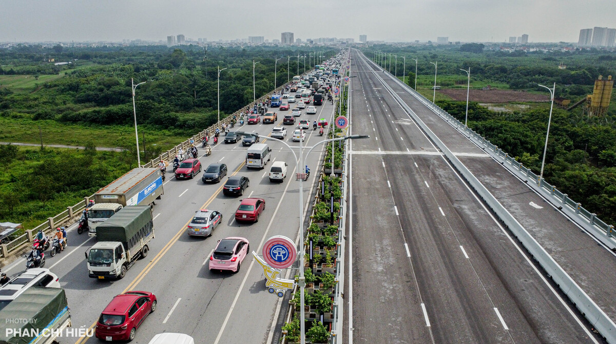 Cầu Vĩnh Tuy sau khi đưa giai đoạn 2 vào sử dụng đóng vai trò quan trọng, góp phần giải quyết điểm nghẽn giao thông kết nối giữa hai bờ sông Hồng, nhằm hoàn thiện tuyến đường Vành đai 2 và kết nối với các tuyến vành đai khác của thành phố Hà Nội.