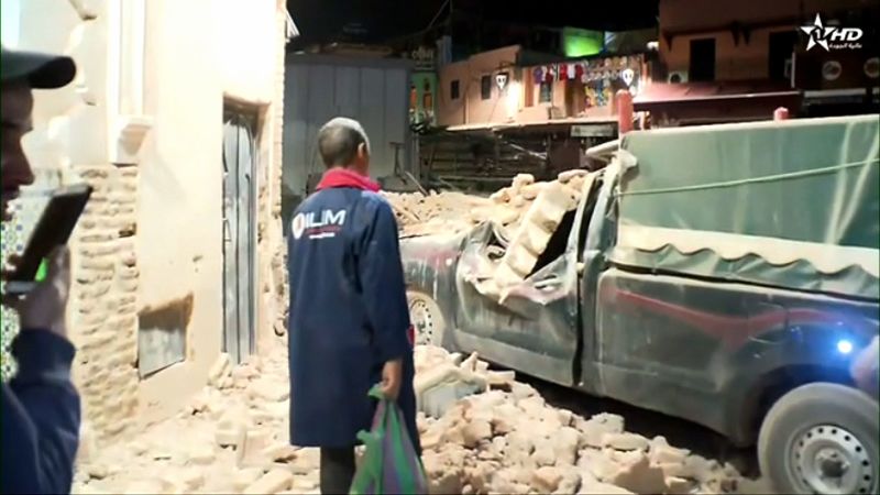 Trận động đất đã khiến 296 người thiệt mạng, 153 người khác bị thương và nhiều tòa nhà bị phá hủy. (Ảnh: CNN)