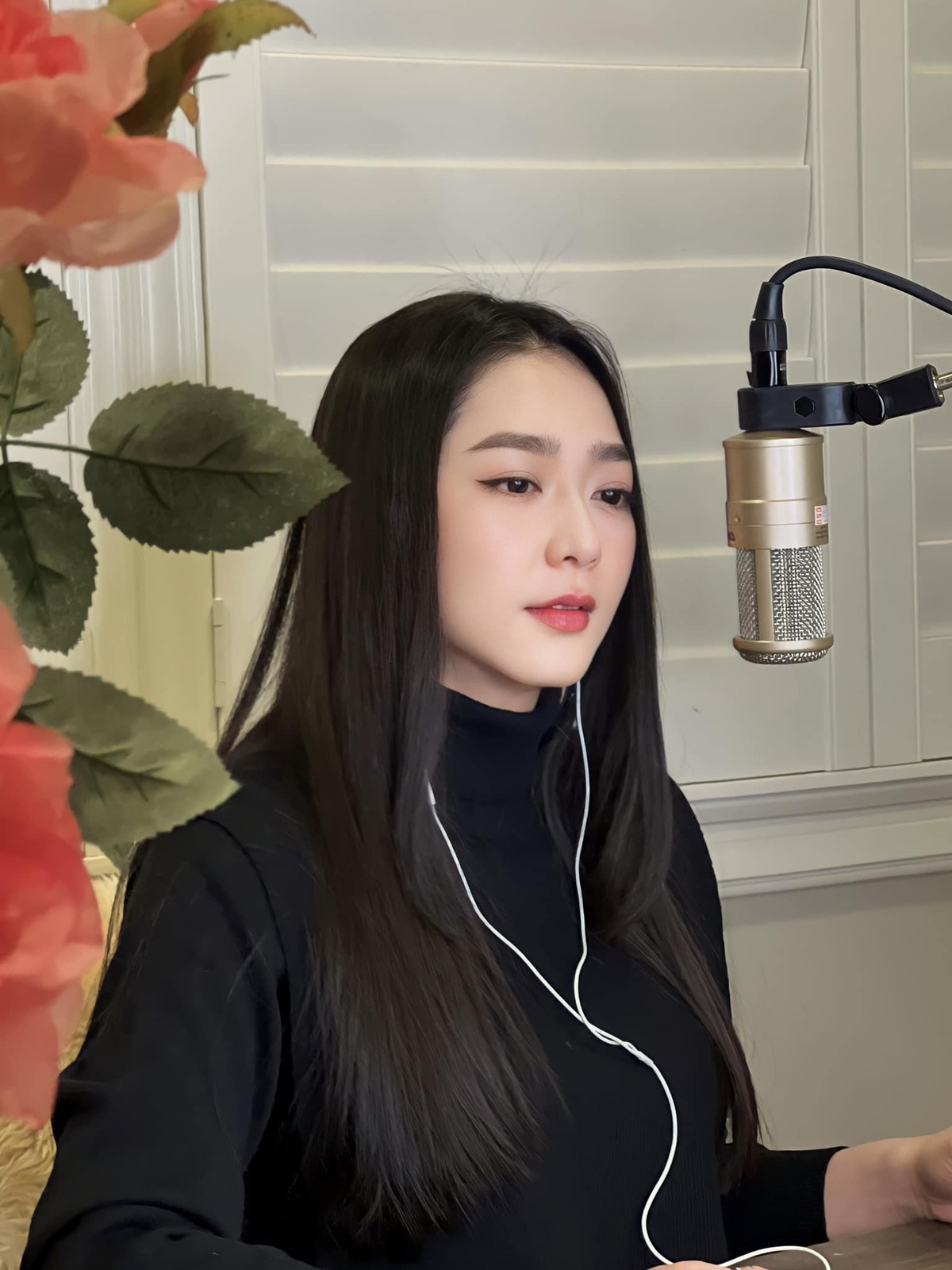 Hà Thanh Xuân sở hữu nhan sắc xinh đẹp cùng giọng hát ngọt ngào, tình cảm (Ảnh: FBNV)
