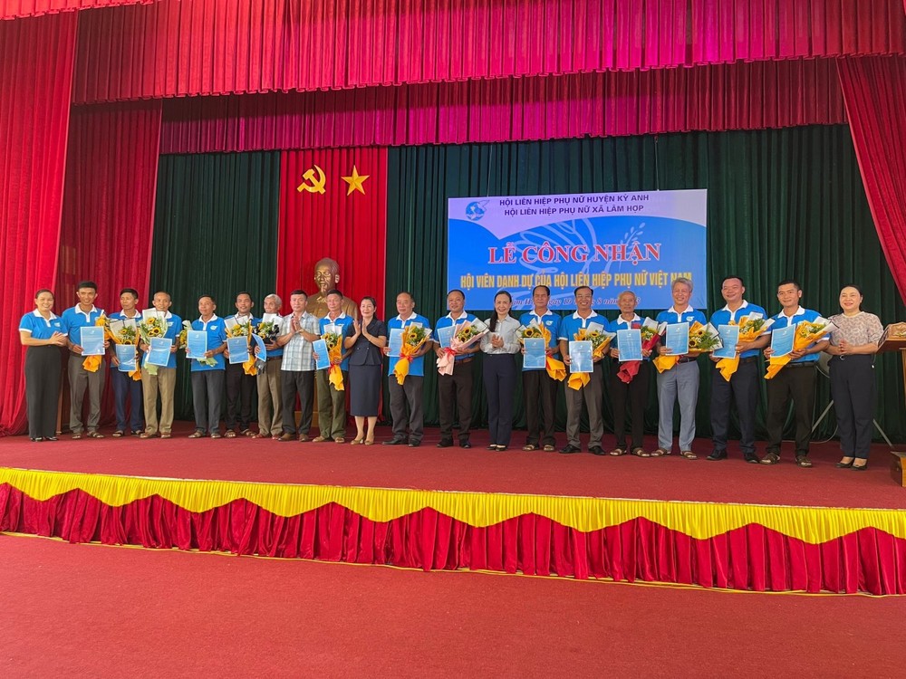 Hội LHPN xã Lâm Hợp (huyện Kỳ Anh) công nhận 15 hội viên danh dự. (Nguồn: Hội phụ nữ Hà Tĩnh)