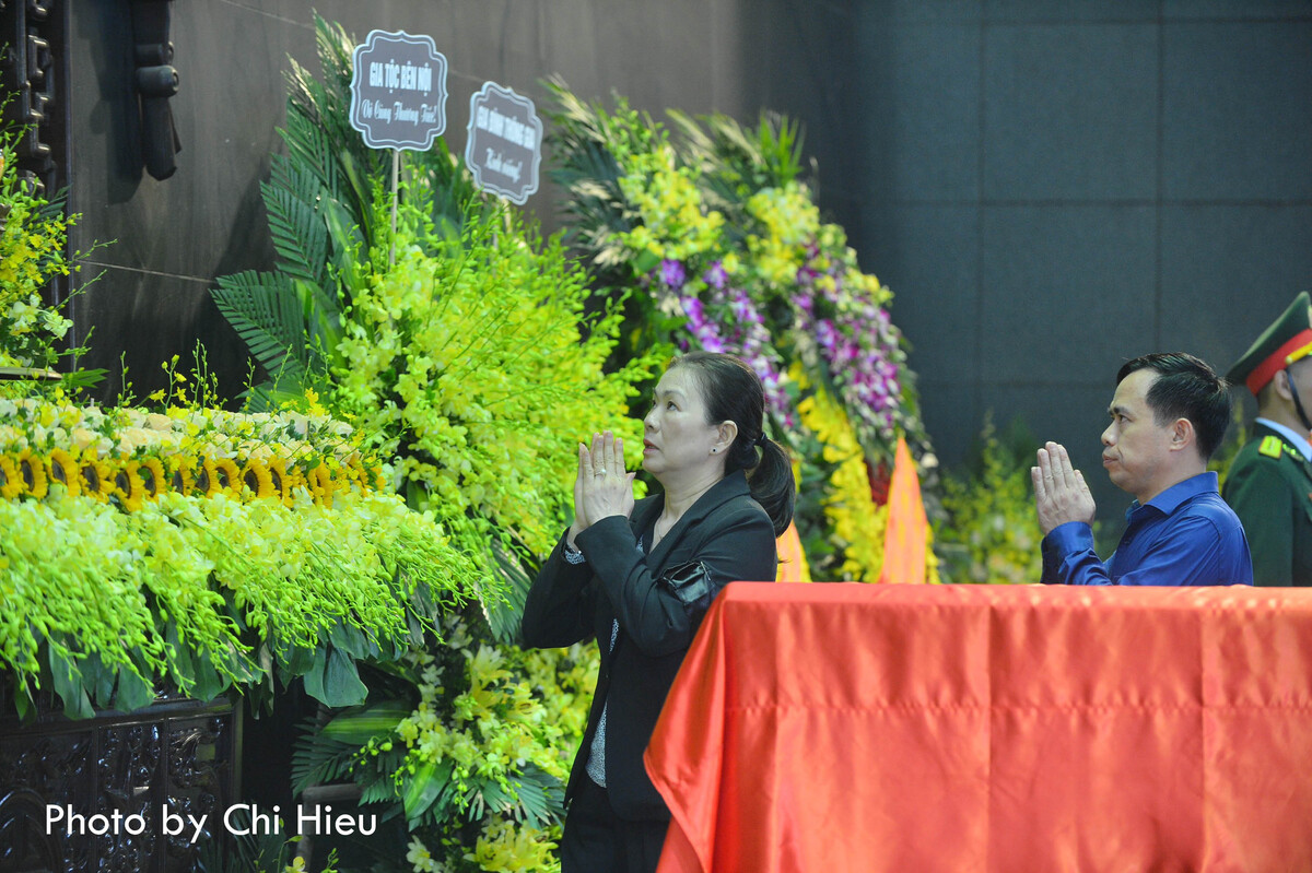 Bà Trương Thị Ngọc Ánh, Phó chủ tịch Trung ương Mặt trận Tổ quốc Việt Nam tại lễ viếng.