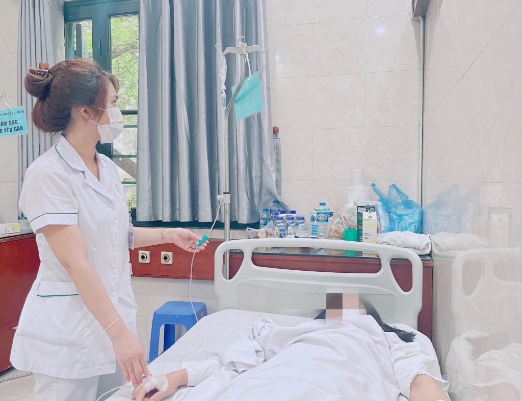 Bệnh nhân N.T.T. được chăm sóc tại Bệnh viện Hữu nghị Việt Đức.