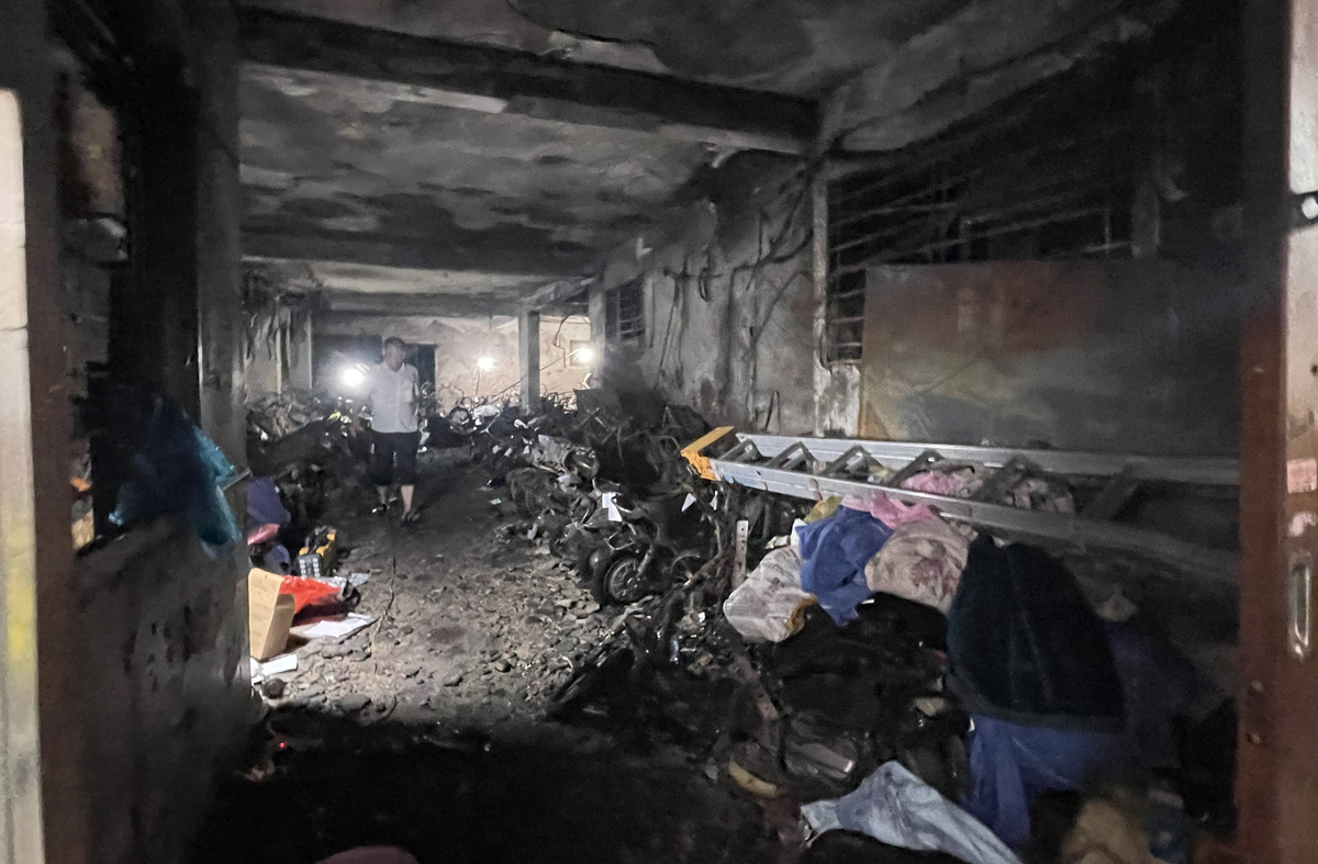Hiện trường vụ cháy chung cư mini ở Khương Hạ. (Ảnh: Chí Hiếu)