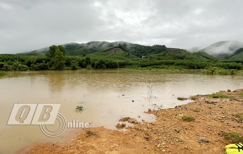 Khu vực bị ngập nước lũ, nơi xảy ra vụ đuối nước thương tâm. (Ảnh Quảng Bình Online)